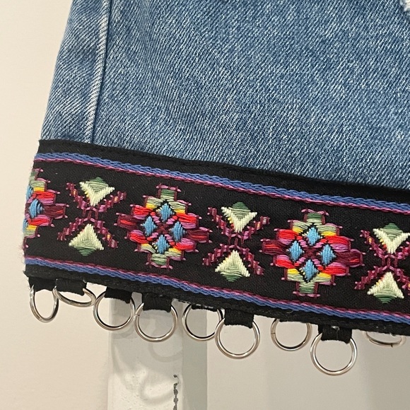 Carmar Ring Distressed Denim Skirt / NWOT - Picture 7 of 10